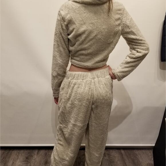 Fuzzy Fleece New 2 Piece Sherpa Lounge Set Crop Top Button Down Outfit Size M - Picture 2 of 12